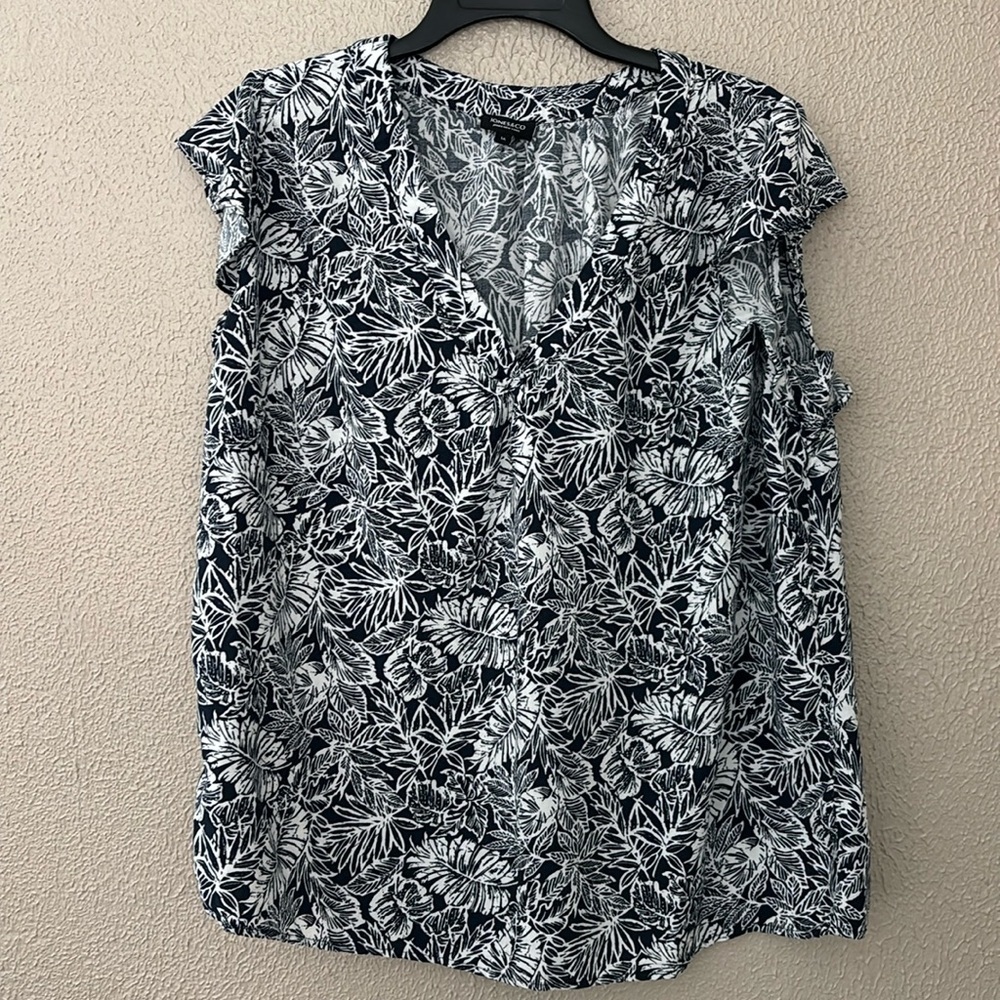 Jones New York Top Women's 1X Blue Floral Rayon V-Neck Blouse Cap Sleeve
